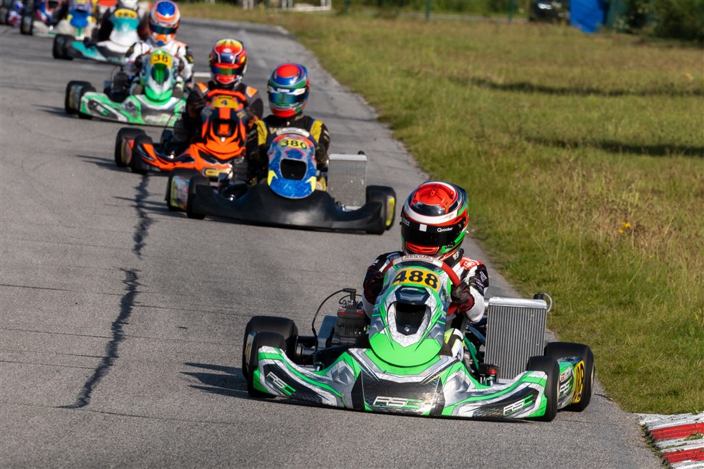 Sebastian Bach tog med #488 på gæstevisit i DASU Senior og gjorde en så god figur, at besøget endte med en podieplads i finalen.
(Foto: Danish Karting League)